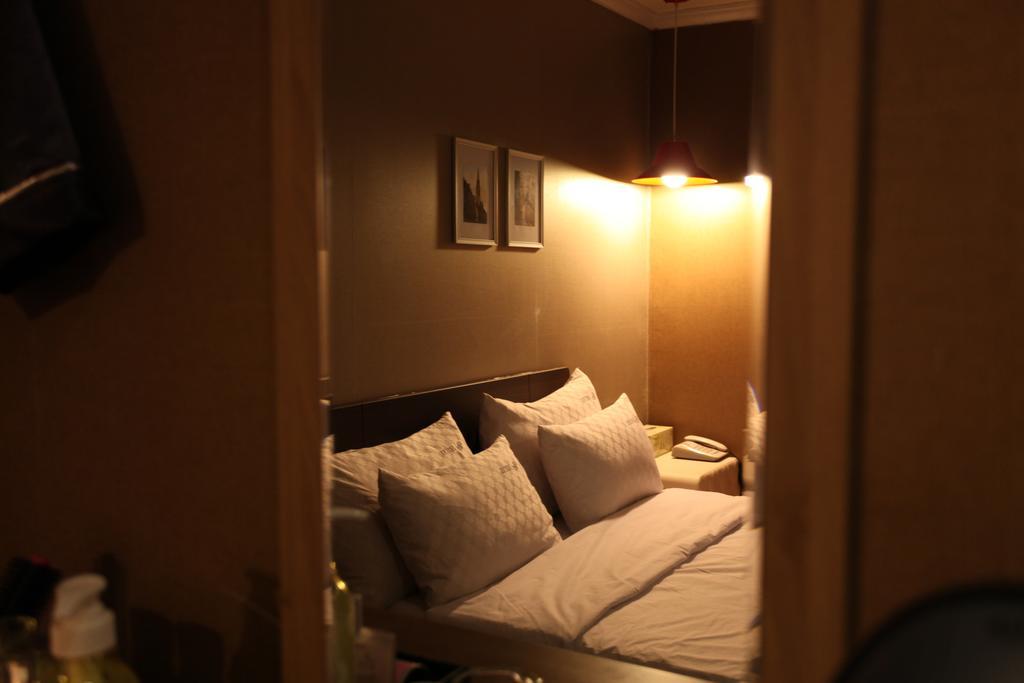 Hotel Goguma Shinchon โซล ภายนอก รูปภาพ