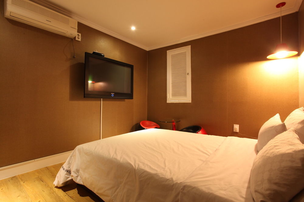 Hotel Goguma Shinchon โซล ภายนอก รูปภาพ