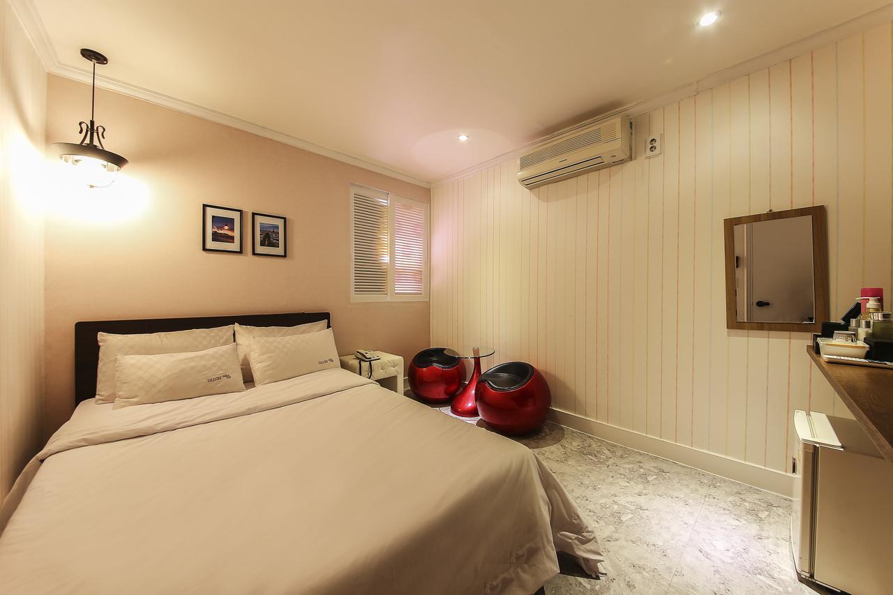 Hotel Goguma Shinchon โซล ภายนอก รูปภาพ