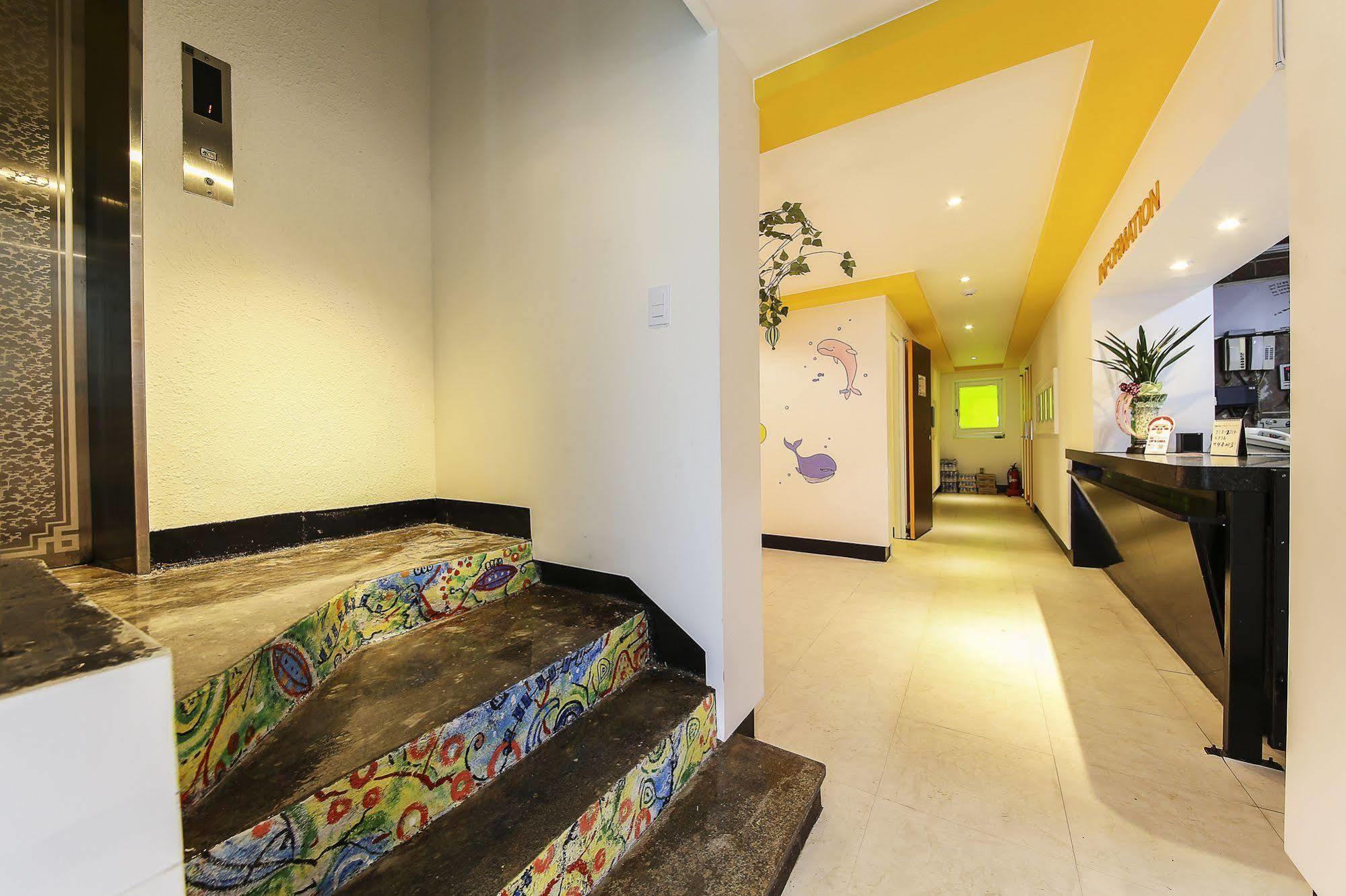 Hotel Goguma Shinchon โซล ภายนอก รูปภาพ