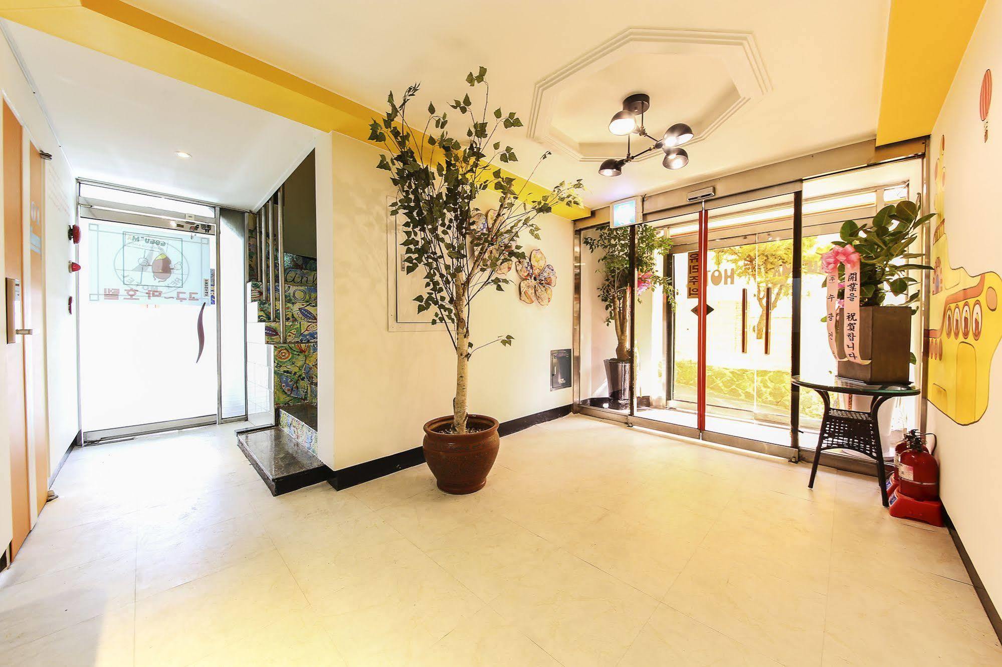 Hotel Goguma Shinchon โซล ภายนอก รูปภาพ