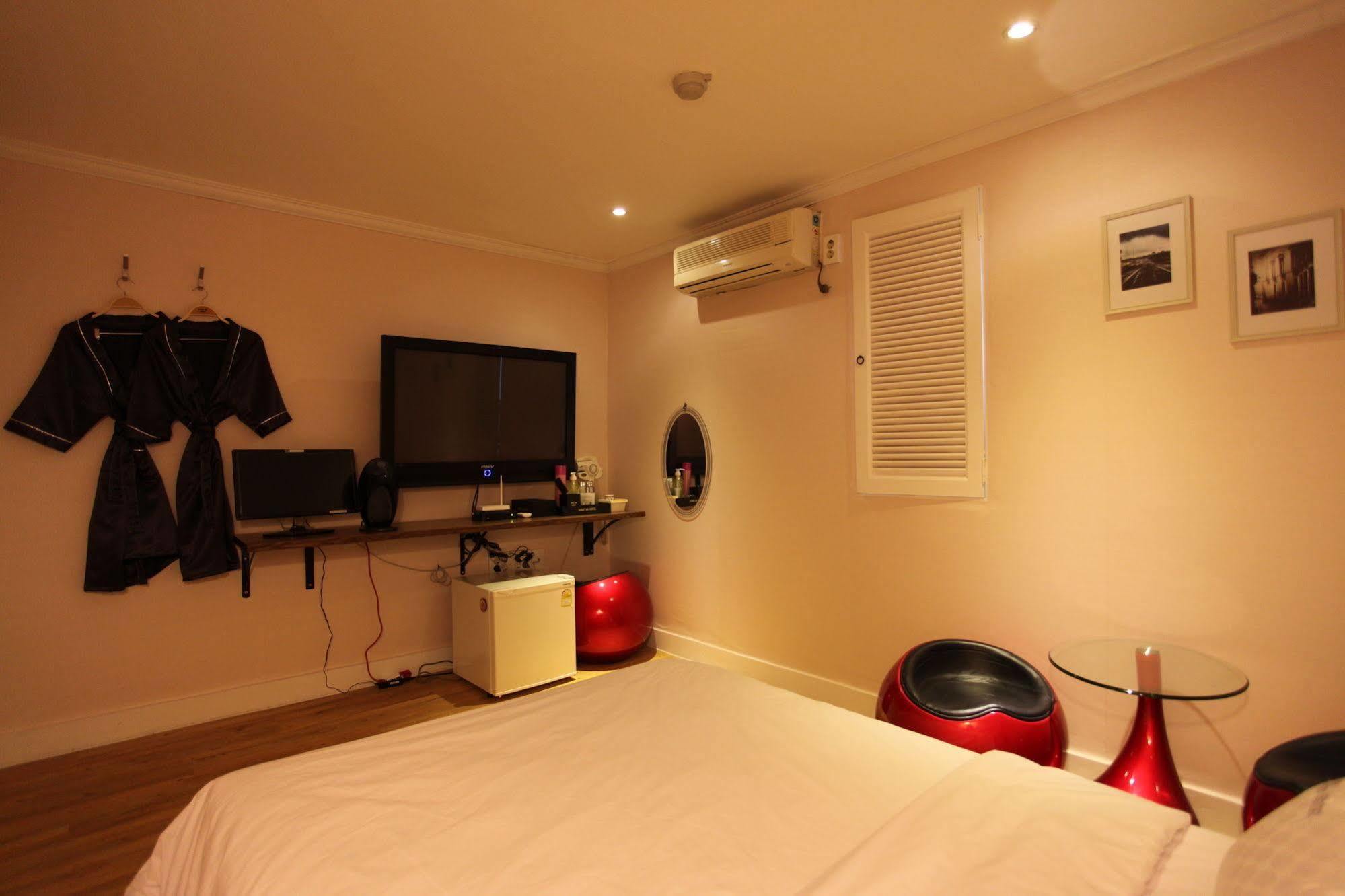 Hotel Goguma Shinchon โซล ภายนอก รูปภาพ