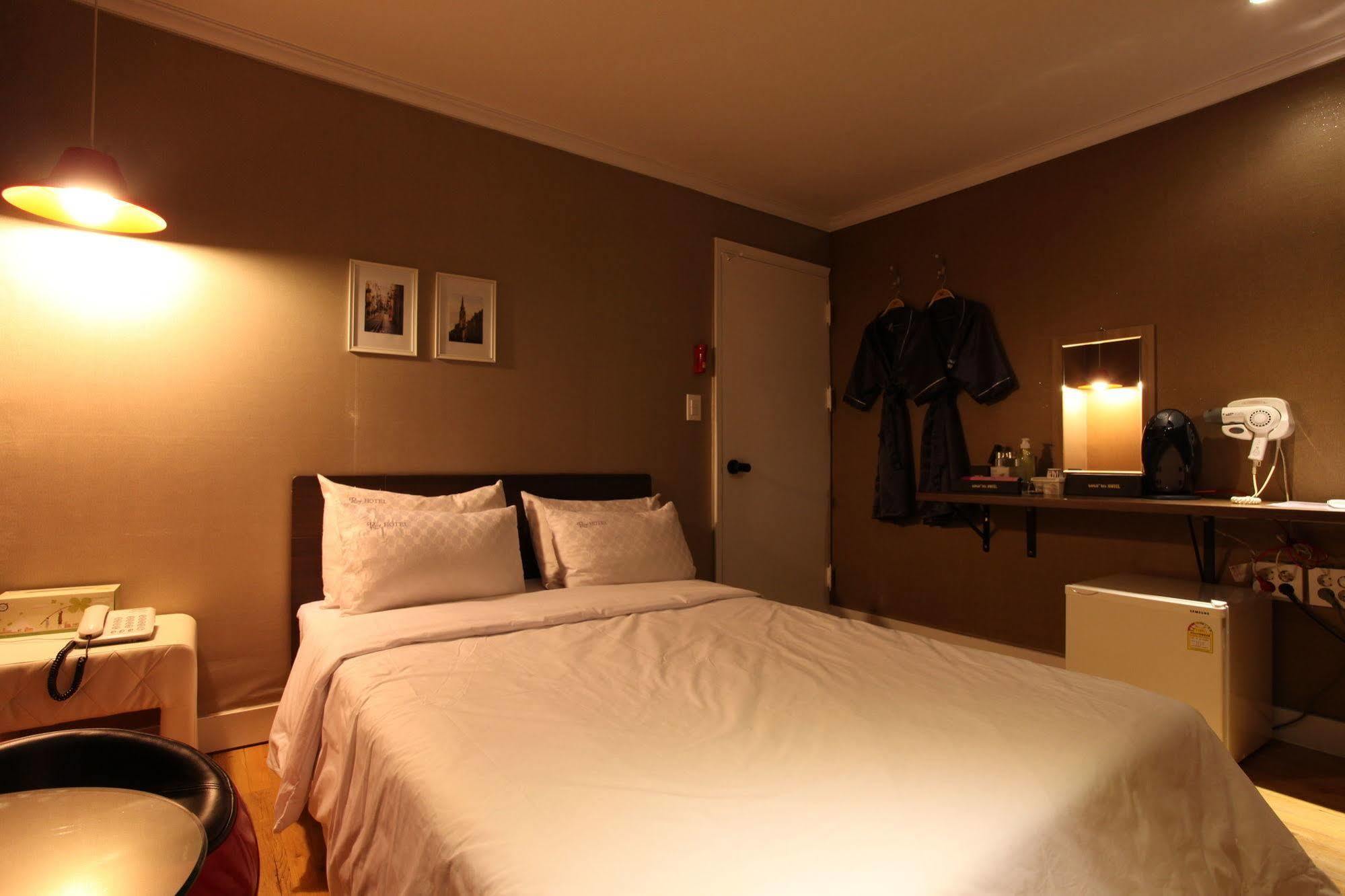 Hotel Goguma Shinchon โซล ภายนอก รูปภาพ